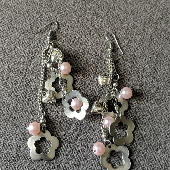 Earing - Picture 2 of 3